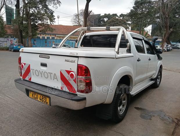 Toyota Hilux 2014 White
