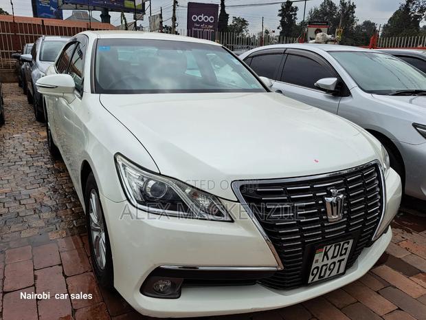 Toyota Crown 2015 White