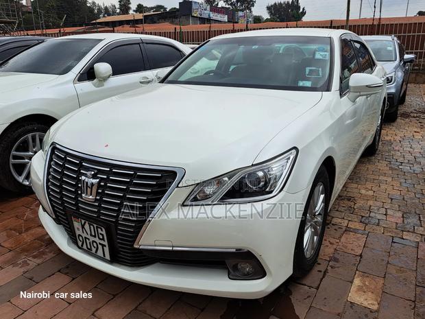 Toyota Crown 2015 White