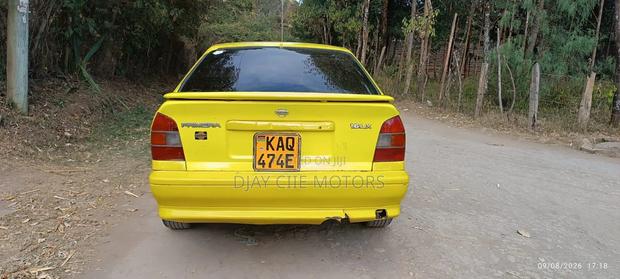 Nissan Primera 2004 Yellow