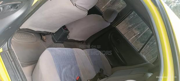Nissan Primera 2004 Yellow