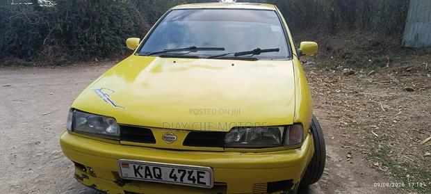 Nissan Primera 2004 Yellow