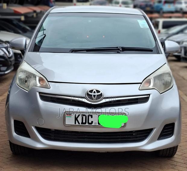 Toyota Ractis 2014 Silver