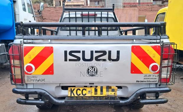 Isuzu D-MAX 2014 Gray