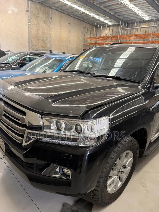 Toyota Land Cruiser 4.6 V8 GX 2019 Black