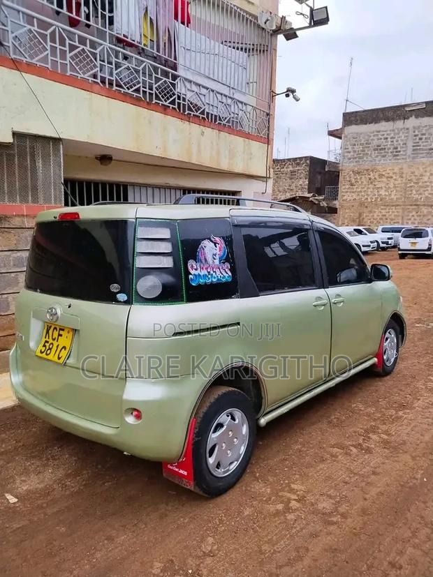 Toyota Sienta 1.5 FWD 2010 Green
