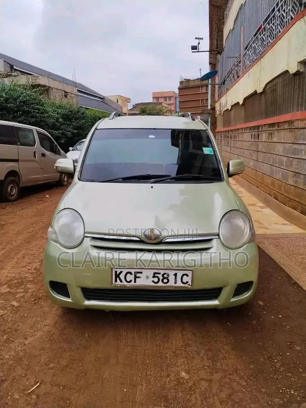Toyota Sienta 1.5 FWD 2010 Green
