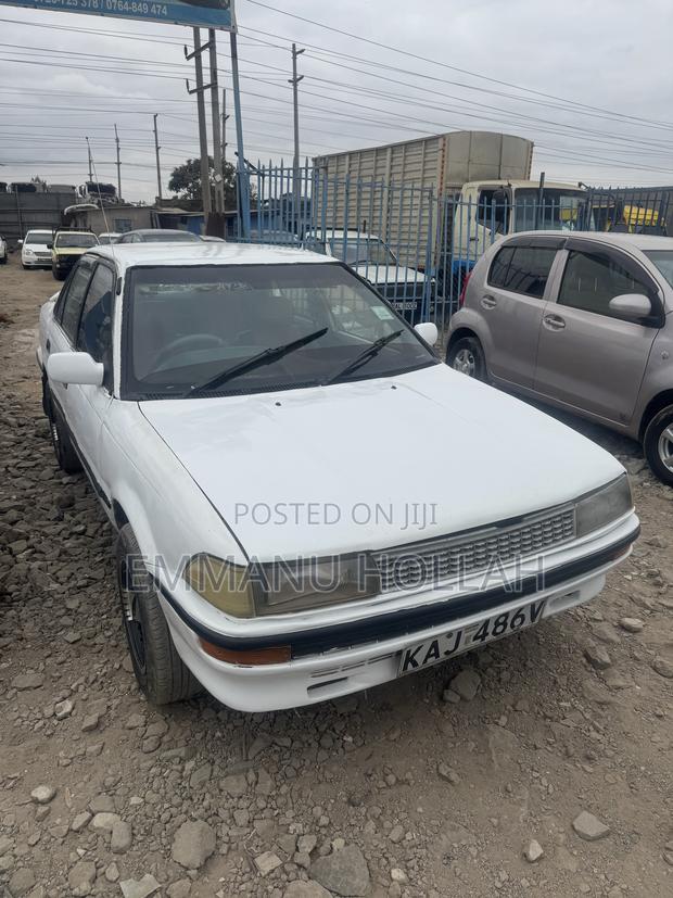 Toyota Corolla Sedan 1999 White