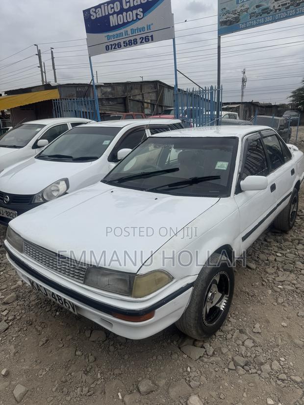 Toyota Corolla Sedan 1999 White