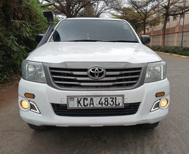 Toyota Hilux 2015 White