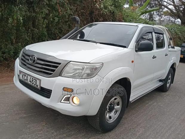 Toyota Hilux 2015 White