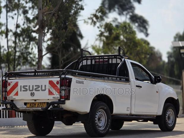Isuzu D-MAX 2015 White