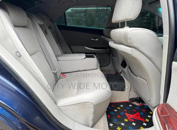 Toyota Crown 2012 Blue