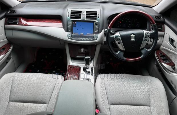 Toyota Crown 2012 Blue