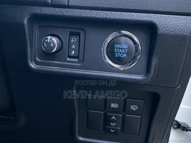 Toyota Land Cruiser Prado 2019 White