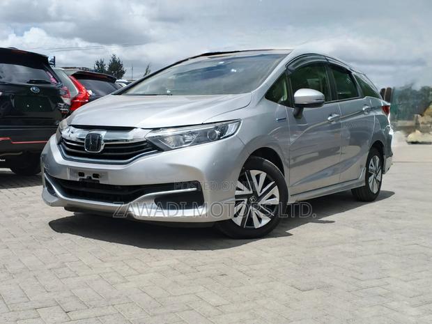 Honda Fit Shuttle 1.5 Hybrid 2WD 2019 Silver