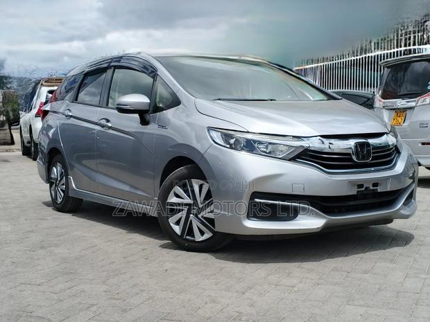 Honda Fit Shuttle 1.5 Hybrid 2WD 2019 Silver