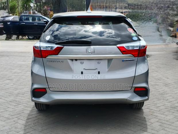 Honda Fit Shuttle 1.5 Hybrid 2WD 2019 Silver