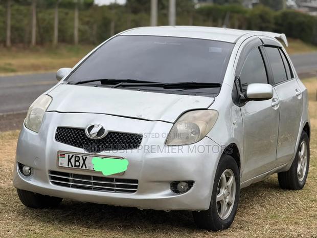 Toyota Vitz 2006 Silver