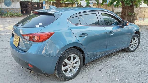 Mazda Axela SV Premium 2014 Blue