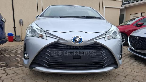 Toyota Vitz 1.5 FWD Hybrid 5dr 2019 Silver