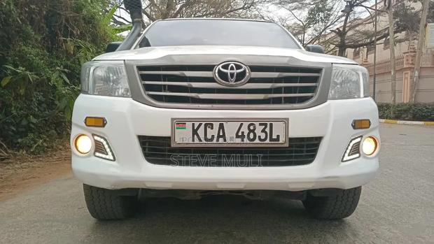 Toyota Hilux 2015 White