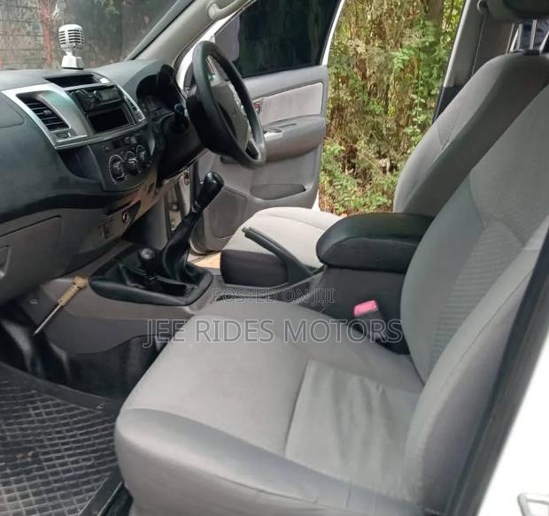 Toyota Hilux 2014 White