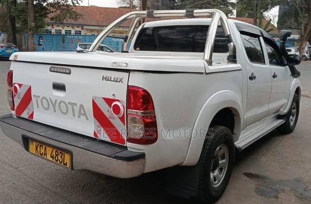 Toyota Hilux 2014 White