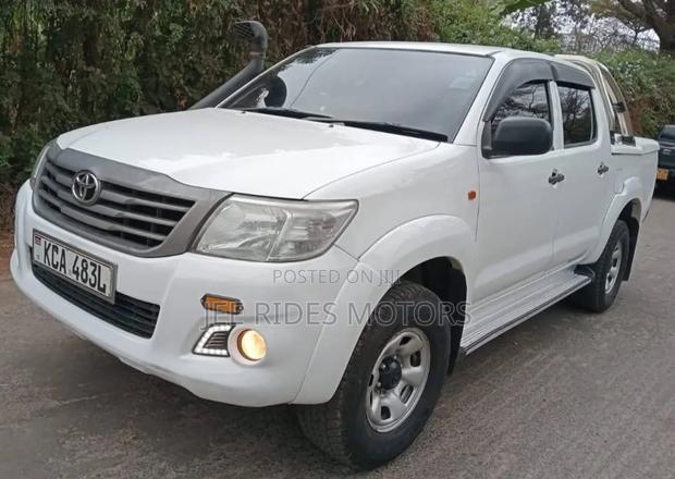 Toyota Hilux 2014 White