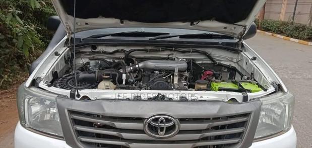 Toyota Hilux 2014 White