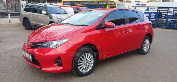 Toyota Auris 2013 Red
