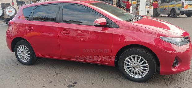 Toyota Auris 2013 Red