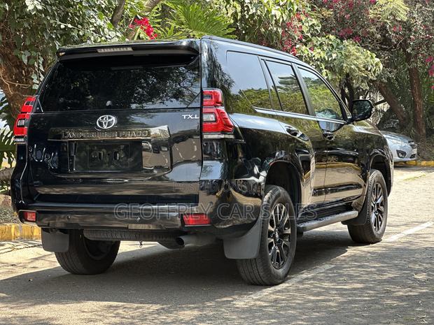 Toyota Land Cruiser Prado 2.7 2021 Black