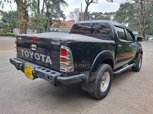Toyota Hilux 2011 Black