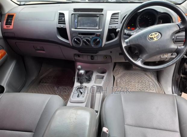 Toyota Hilux 2011 Black