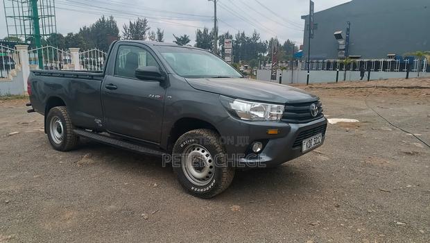 Toyota Hilux 2024 Gray