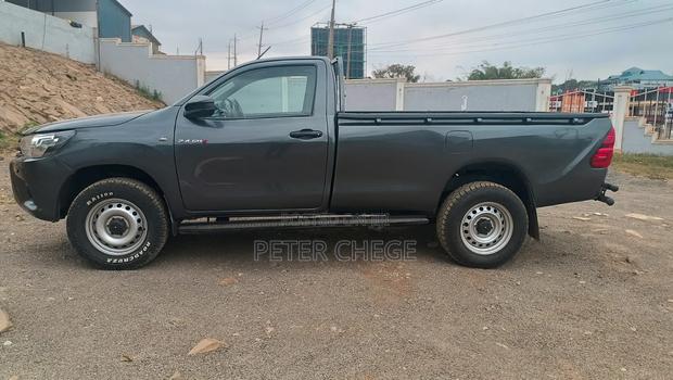Toyota Hilux 2024 Gray