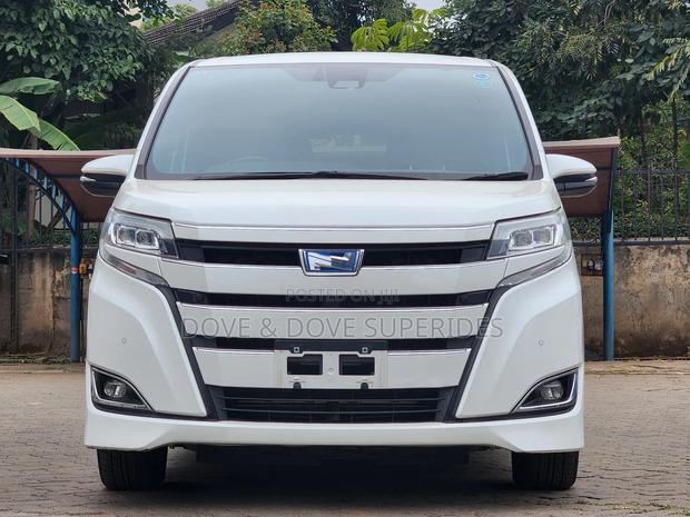 Toyota Noah 2.0 AWD (7 Seater) 2020 White