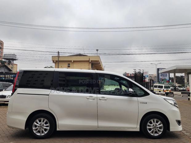 Toyota Noah 2.0 AWD (7 Seater) 2020 White