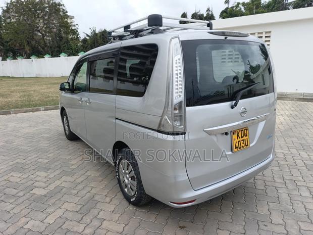 Nissan Serena 2016 Silver