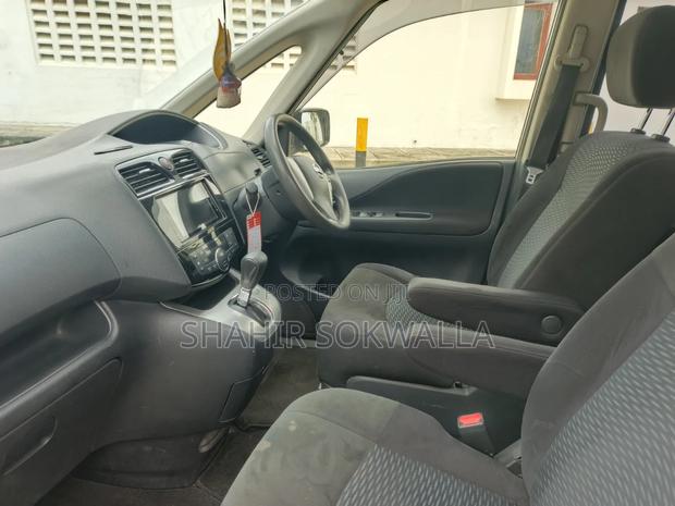 Nissan Serena 2016 Silver