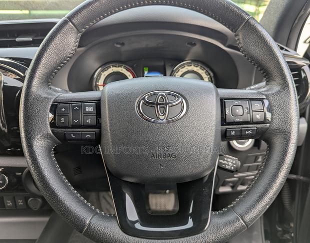 Toyota Hilux 2019 Black