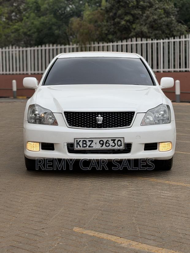 Toyota Crown 2007 White