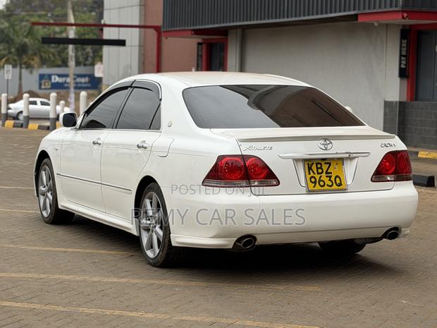 Toyota Crown 2007 White