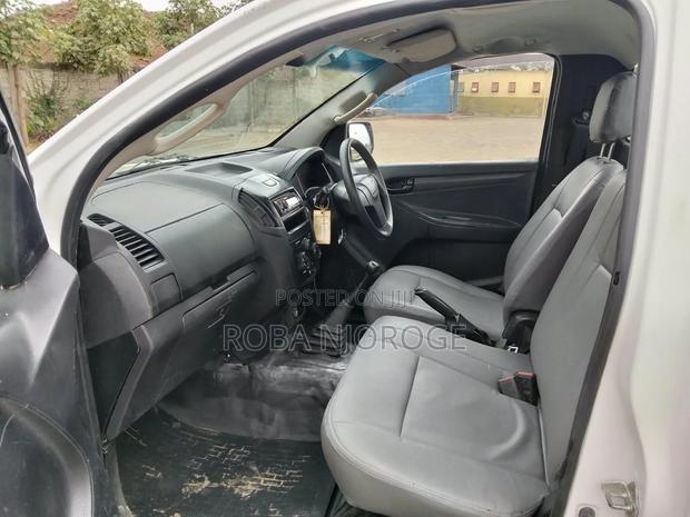 Isuzu D-MAX 2016 White