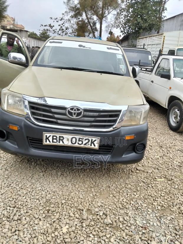 Toyota Hilux 2012 Gold
