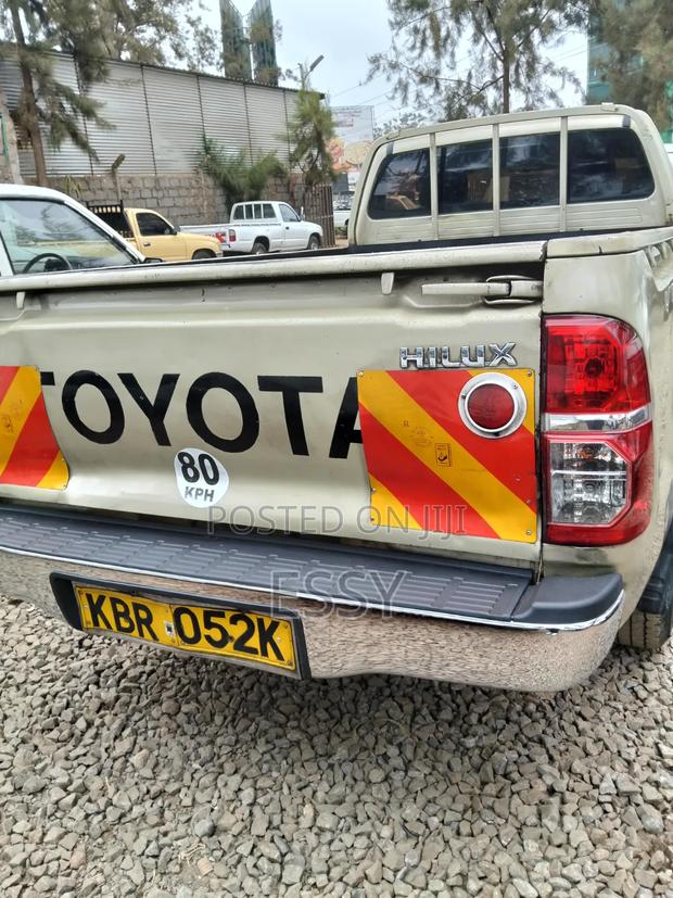 Toyota Hilux 2012 Gold