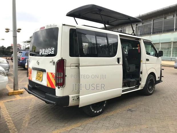 Toyota Grand HiAce 2002 White