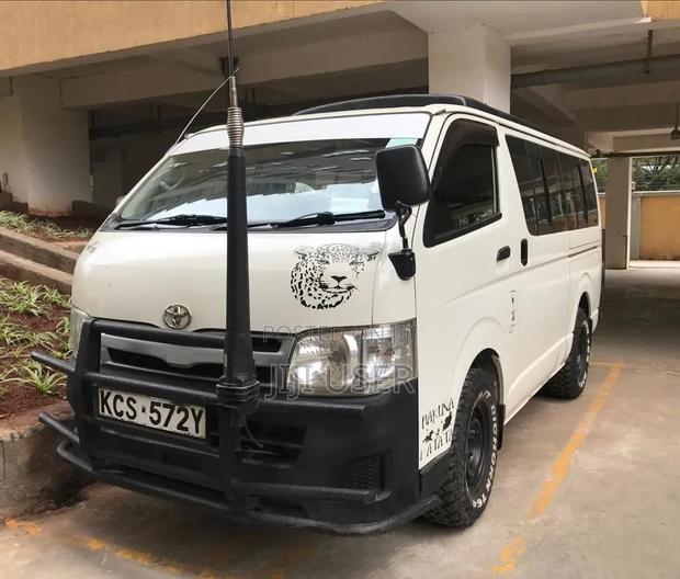 Toyota Grand HiAce 2002 White