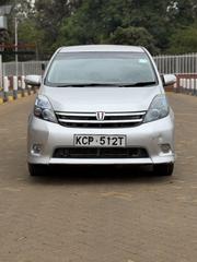 Toyota ISIS 2011 Silver for sale